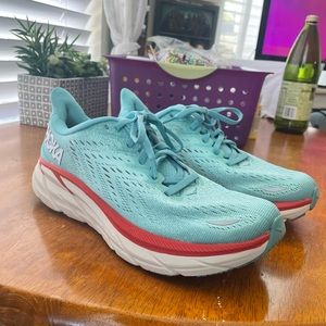 New Hoka Clifton 8’s- Size 7.5